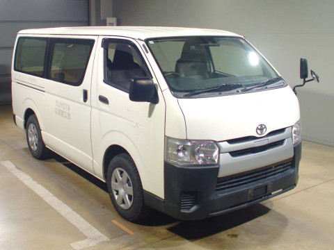 2018 Toyota Regiusace Van TRH200V[2]