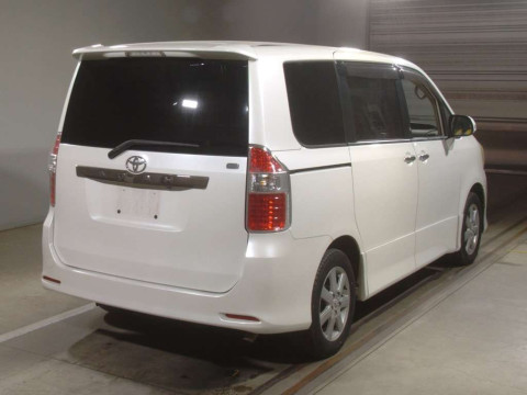 2008 Toyota Noah ZRR70W[1]