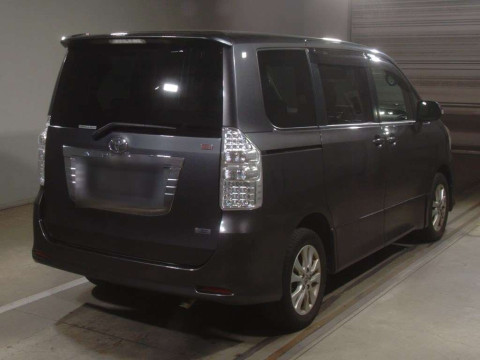 2010 Toyota Noah ZRR75W[1]