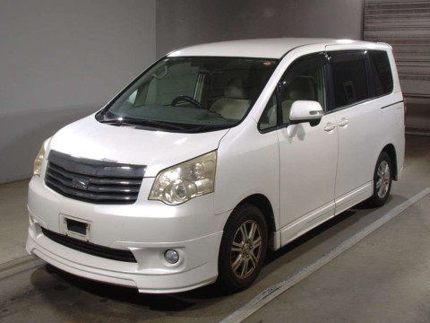 2010 Toyota Noah ZRR70G[0]