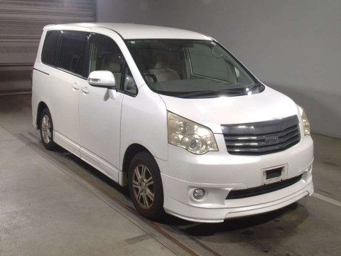 2010 Toyota Noah ZRR70G[2]