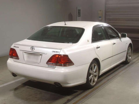 2005 Toyota Crown GRS180[1]