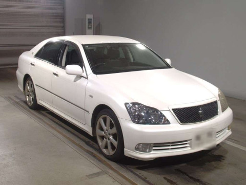 2005 Toyota Crown GRS180[2]