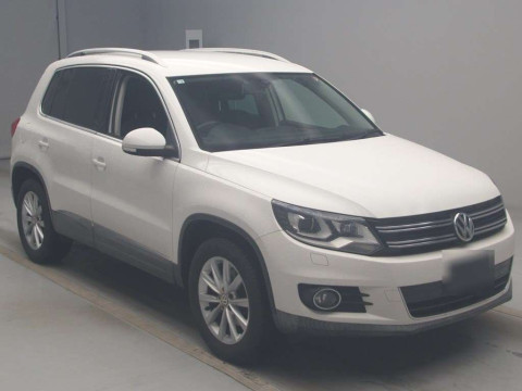 2013 Volkswagen Tiguan 5NCTH[2]