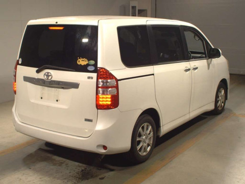 2012 Toyota Noah ZRR70G[1]