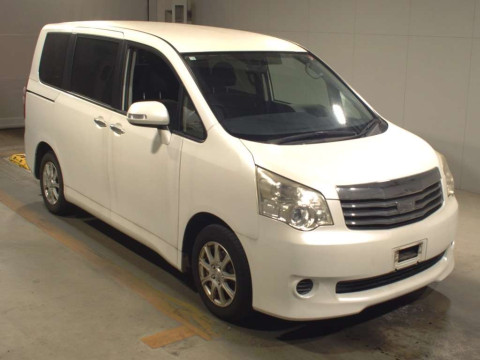 2012 Toyota Noah ZRR70G[2]