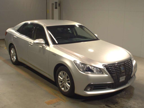 2013 Toyota Crown Hybrid AWS210[2]