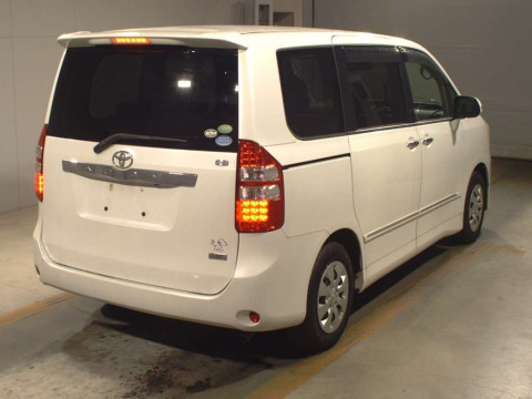 2012 Toyota Noah ZRR70G[1]