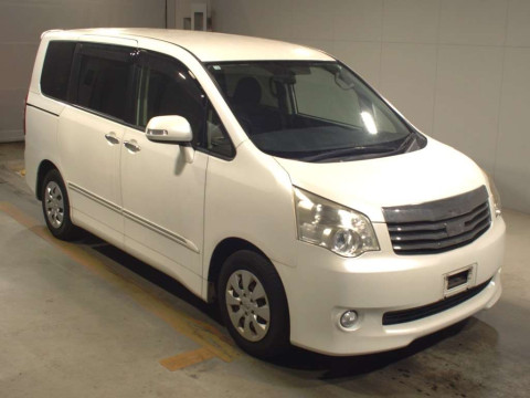 2012 Toyota Noah ZRR70G[2]