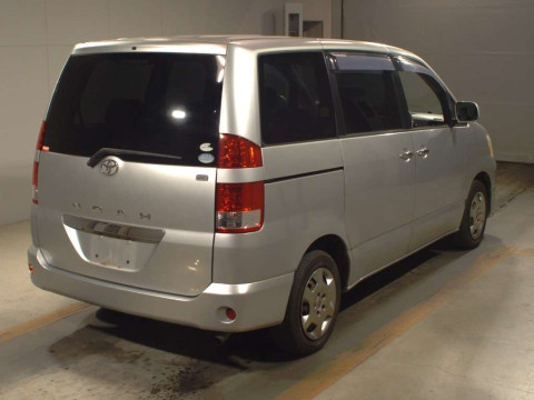 2006 Toyota Noah AZR60G[1]