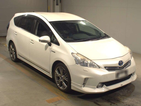 2012 Toyota Prius alpha ZVW41W[2]