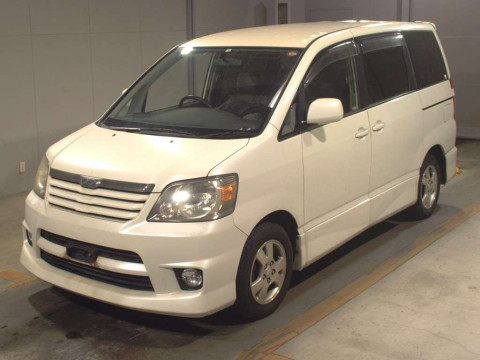 2004 Toyota Noah AZR60G[0]