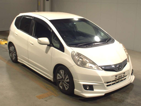 2012 Honda Fit Hybrid GP1[2]