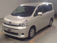 2013 Toyota Voxy