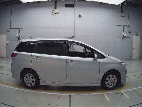 2009 Toyota Wish ZGE20G[2]