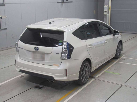 2013 Toyota Prius alpha ZVW41W[1]