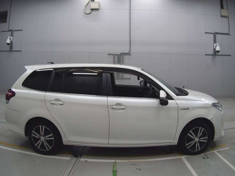 2015 Toyota Corolla Fielder NKE165G[2]