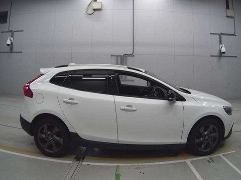 2015 Volvo V40 MD4204T[2]