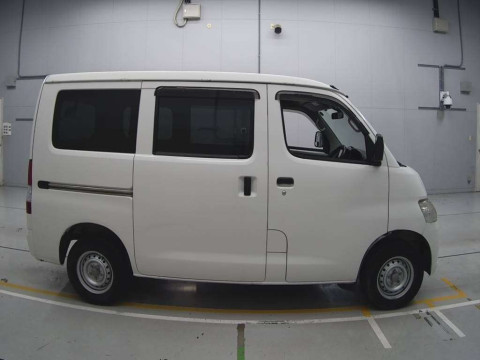 2017 Toyota Liteace Van S412M[2]