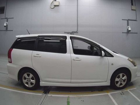 2006 Toyota Wish ZNE10G[2]