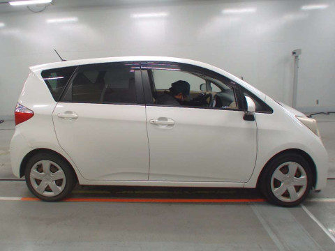 2011 Toyota Ractis NCP120[2]