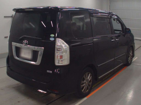 2013 Toyota Voxy ZRR70W[1]