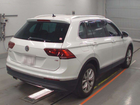 2017 Volkswagen Tiguan 5NCZE[1]