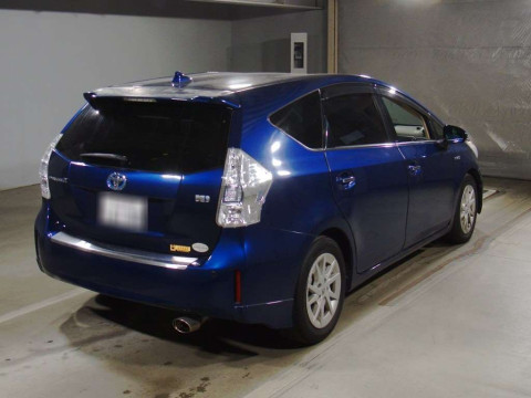 2012 Toyota Prius alpha ZVW41W[1]