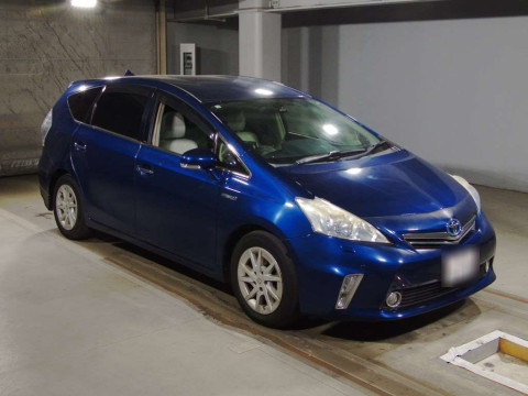 2012 Toyota Prius alpha ZVW41W[2]