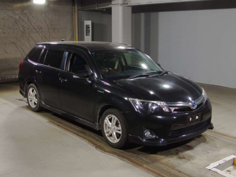 2014 Toyota Corolla Fielder NKE165G[2]