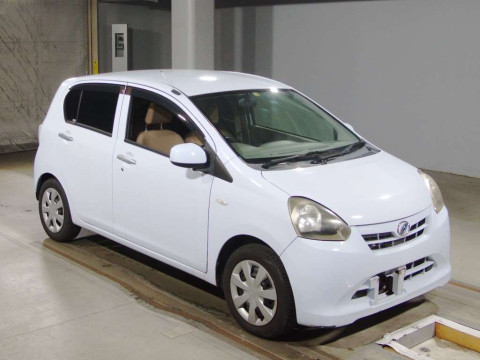 2013 Daihatsu Mira es LA300S[2]