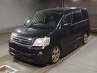 2004 Toyota Noah