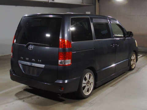 2004 Toyota Noah AZR60G[1]