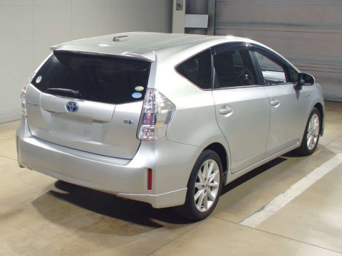 2012 Toyota Prius alpha ZVW41W[1]