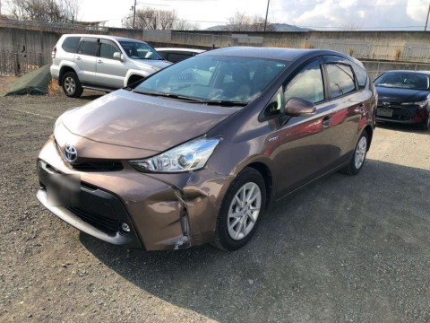 2017 Toyota Prius alpha ZVW41W[0]