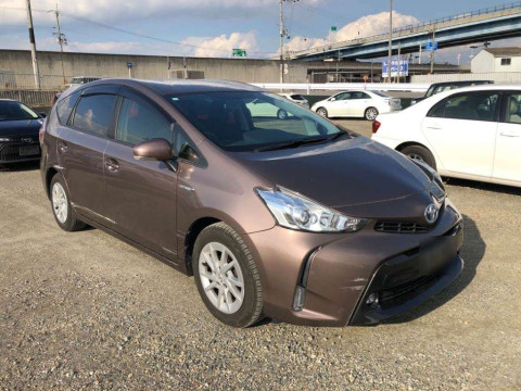 2017 Toyota Prius alpha ZVW41W[2]