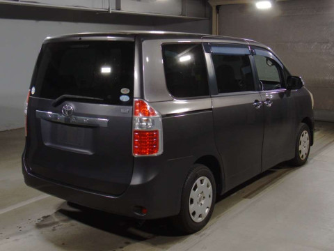 2010 Toyota Noah ZRR70G[1]