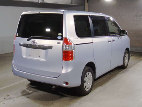 2010 Toyota Noah ZRR75G[1]