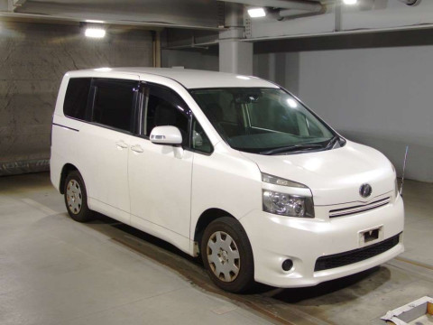 2010 Toyota Voxy ZRR70G[2]