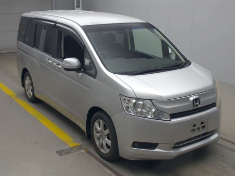 2010 Honda Step WGN RK1[2]