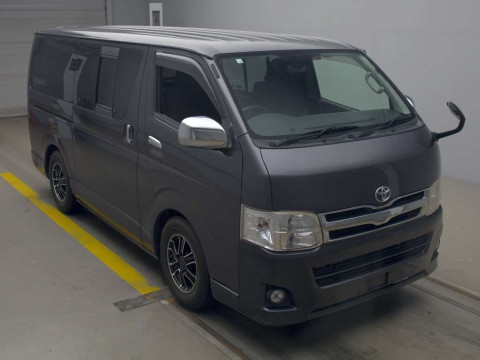 2010 Toyota Regiusace Van TRH200V[2]