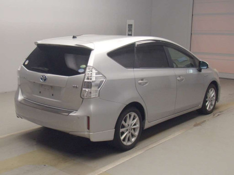 2013 Toyota Prius alpha ZVW40W[1]