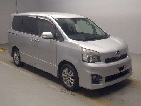 2011 Toyota Voxy ZRR75W[2]