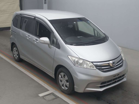 2013 Honda Freed GB3[2]