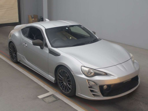 2012 Toyota 86 ZN6[2]