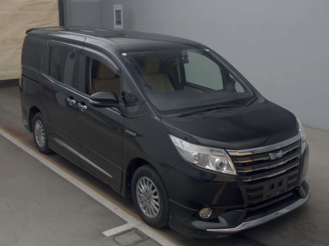 2014 Toyota Noah ZWR80G[2]