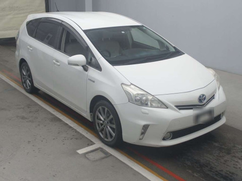 2012 Toyota Prius alpha ZVW41W[2]