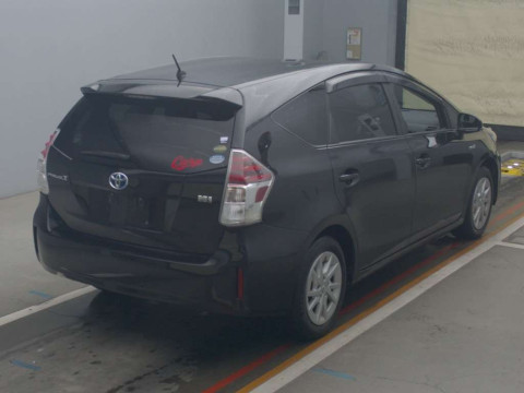 2016 Toyota Prius alpha ZVW40W[1]