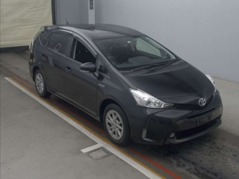 2016 Toyota Prius alpha ZVW40W[2]