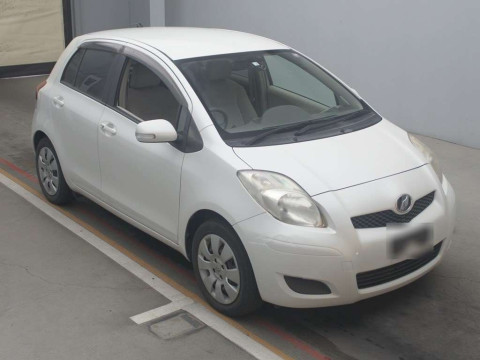 2010 Toyota Vitz SCP90[2]